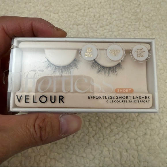 Velour Effortless Lashes - Natural-Looking False Eyelashes - Fluffy - SHORT nib - Picture 3 of 4